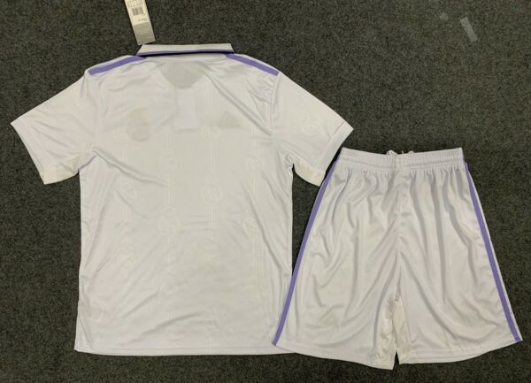 Ensemble Football Maillot et short Adultes et Enfants Real Madrid Domicile 2022/2023