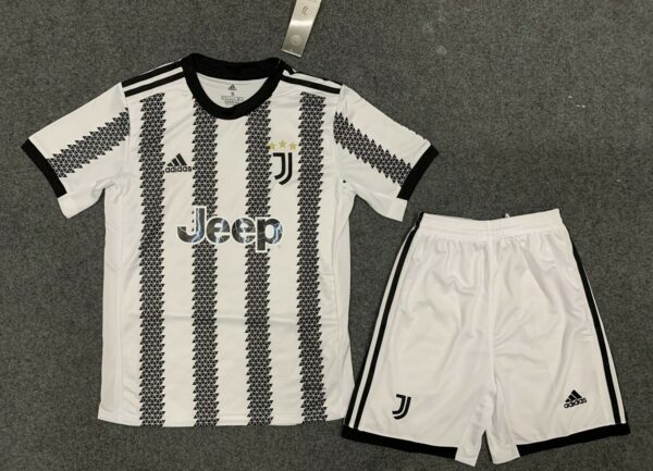 Ensemble Football Maillot Et Short Adultes Et Enfants Juventus Turin Domicile 2022/2023