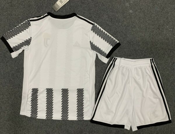 Ensemble Football Maillot Et Short Adultes Et Enfants Juventus Turin Domicile 2022/2023